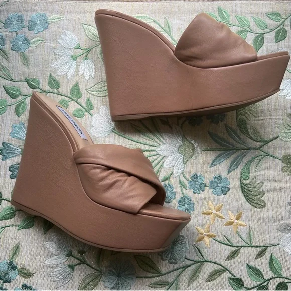 Steve Madden Women's Brianna Tan Wedge Sandals NWT - Picture 3 of 6